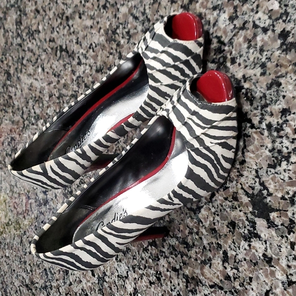 Candie's Shoes - Candie's Heels,  Zebra print with a red heel, size 8.5  👠